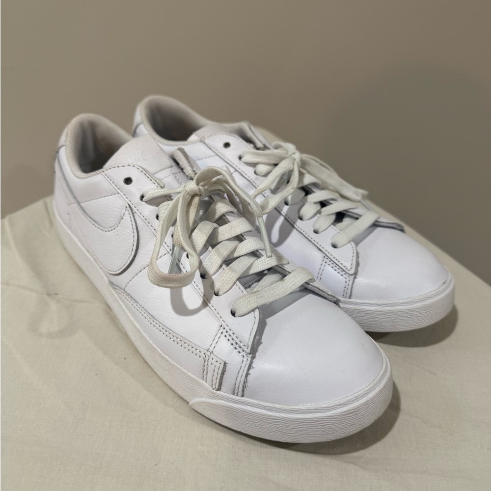 Nike Low-Top Sneaker: Blazer Low LE Triple White